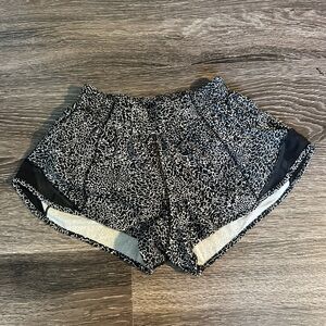 Lululemon hotty hot shorts 2.5”